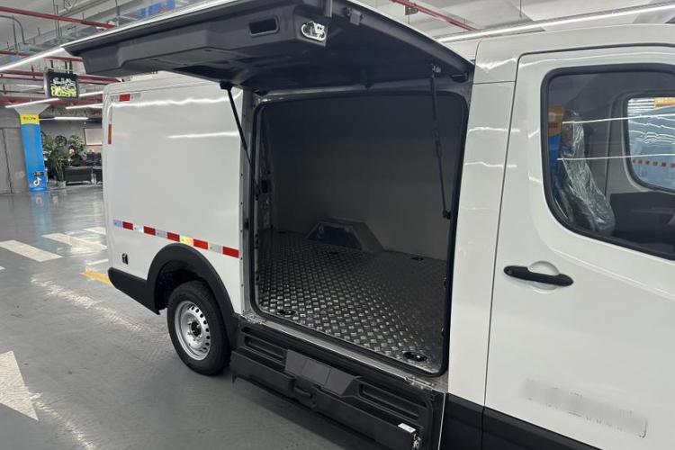 江汽集团 Van宝路 2024款 V8追梦版 宁德时代车身外观6005