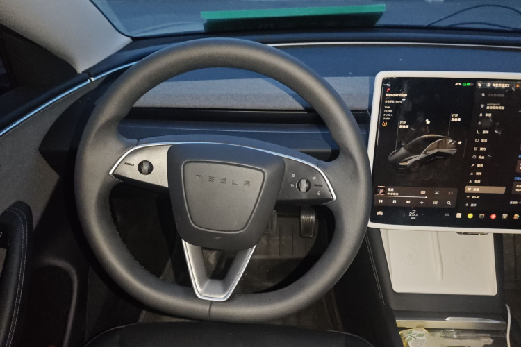 特斯拉 Model 3 2023款 后轮驱动版中控内饰13