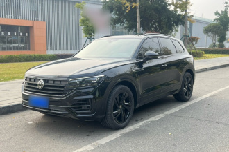 大众 途锐 2022款 3.0TSI 锐享版 曜黑运动套装