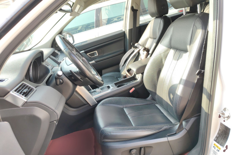 路虎 发现神行 2016款 2.0T SE中控内饰19