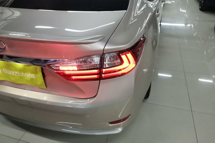 雷克萨斯ES 2015款 200 精英版车身外观9