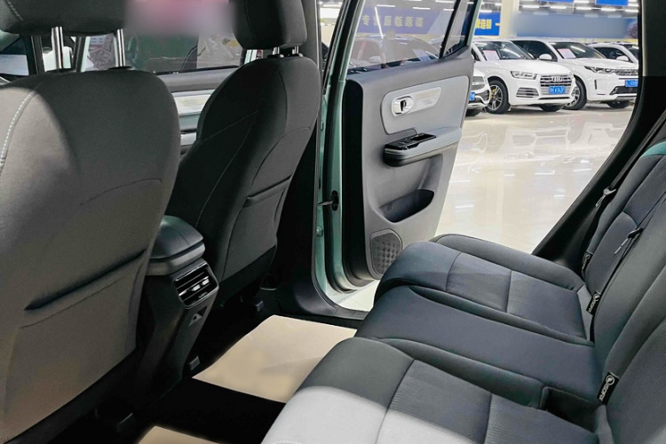 埃安 AION Y 2023款 Younger中控内饰7002