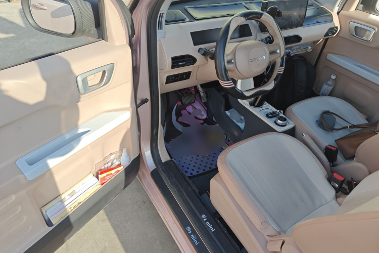 吉利银河 2023款 熊猫mini 200km 耐力熊中控内饰7003