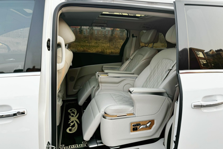 别克GL8 2020款 陆上公务舱 652T 尊贵型中控内饰7003