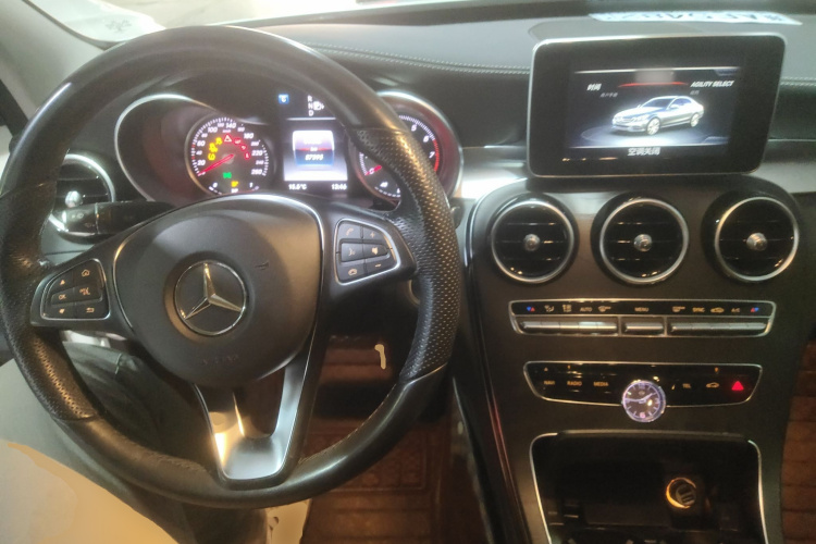 奔驰C级 2015款 改款 C 180 L 运动型中控内饰7002