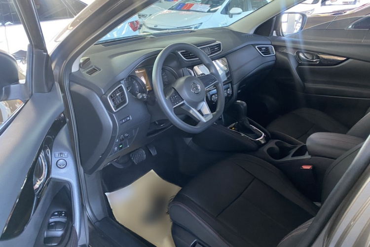 日产 逍客 2022款 2.0L CVT XV智享版中控内饰7002