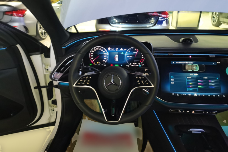 奔驰E级新能源 2024款 E 350 e L 插电式混合动力轿车中控内饰13