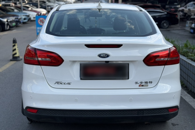 福特 福克斯 2017款 三厢 1.6L 手动风尚型智行版车身外观6001
