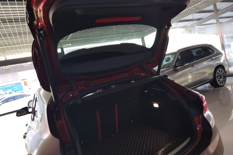 宝马X2 2020款 sDrive25i 领先型M越野套装局部细节23