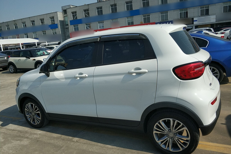 零跑汽车 零跑T03 2021款 400轻享版 磷酸铁锂车身外观4