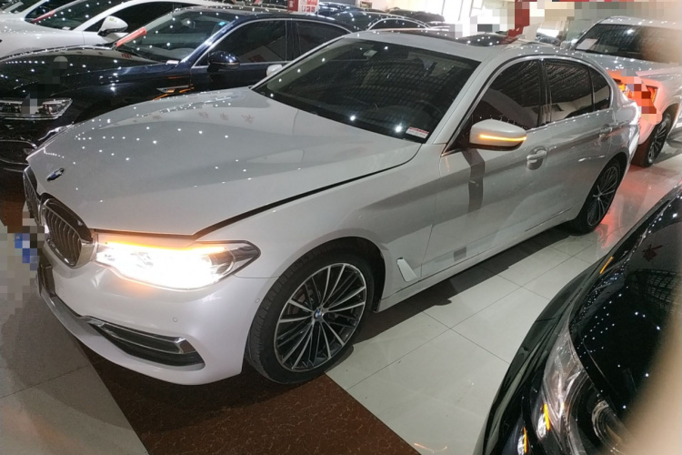 宝马5系 2020款 530Li 尊享型 豪华套装车身外观4