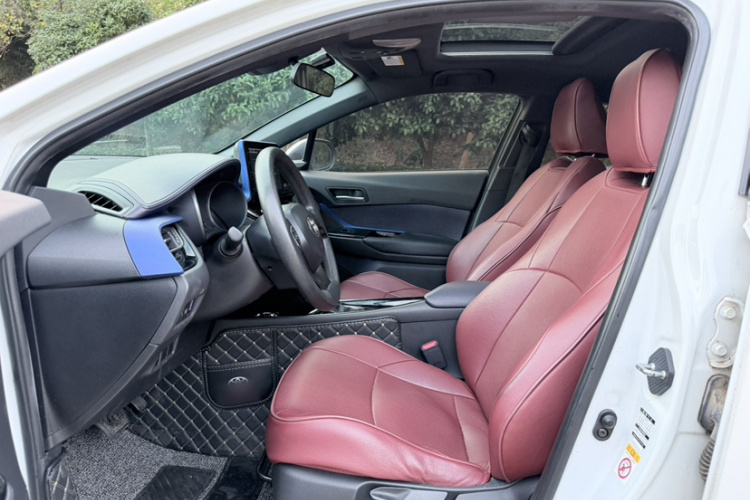 丰田C-HR 2018款 2.0L 领先天窗版 国V中控内饰7004