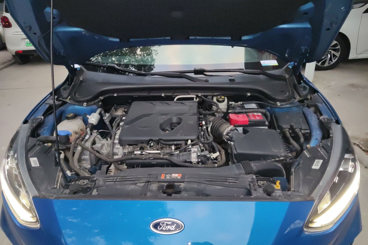 福特 福克斯 2020款 三厢 EcoBoost 180 自动ST Line机舱底盘24