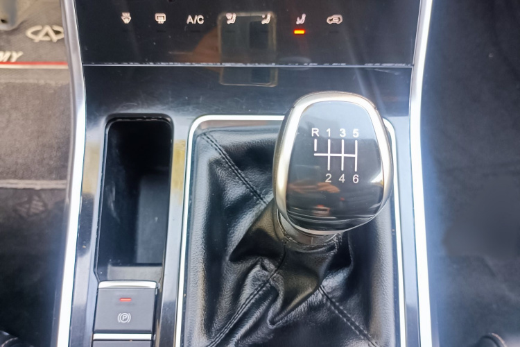 奇瑞 瑞虎8 2019款 1.5TCI 手动精英型中控内饰7010