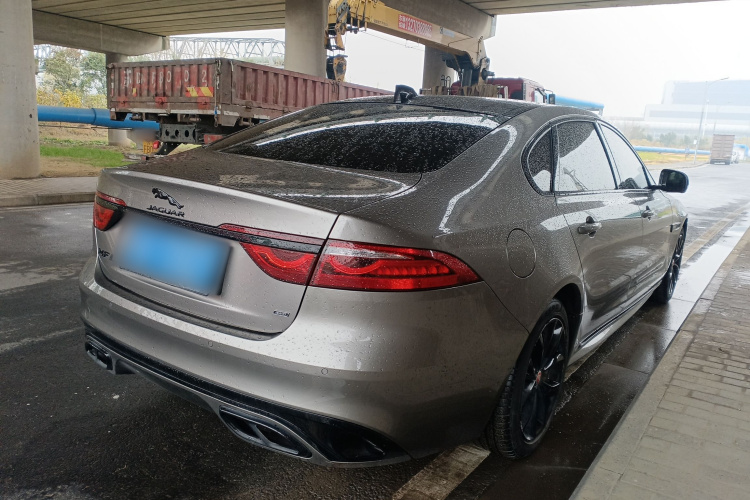 捷豹XFL 2021款 XFL 2.0T P250 四驱曜黑运动版车身外观7