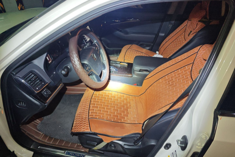 丰田 皇冠 2015款 2.5L 智享版中控内饰19