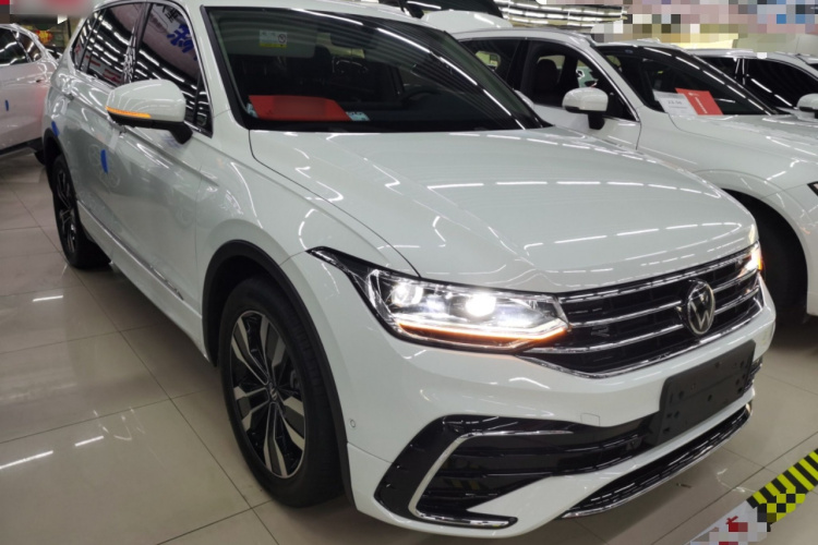 大众 途观L 2025款 出众款 330TSI 自动两驱R-Line龙耀版车身外观3