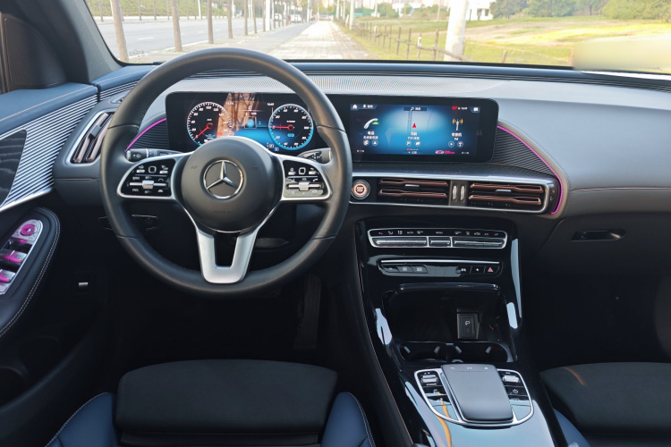 奔驰EQC 2022款 改款 EQC 400 4MATIC中控内饰7003