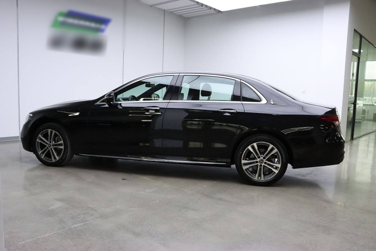 奔驰E级 2023款 E 260 L 运动型 4MATIC车身外观6004