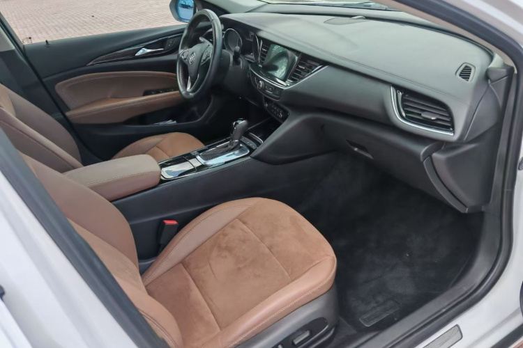 别克 君威 2019款 20T 豪华型 国VI中控内饰7003