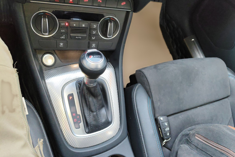 奥迪Q3 2018款 30周年年型 35 TFSI 运动型局部细节18