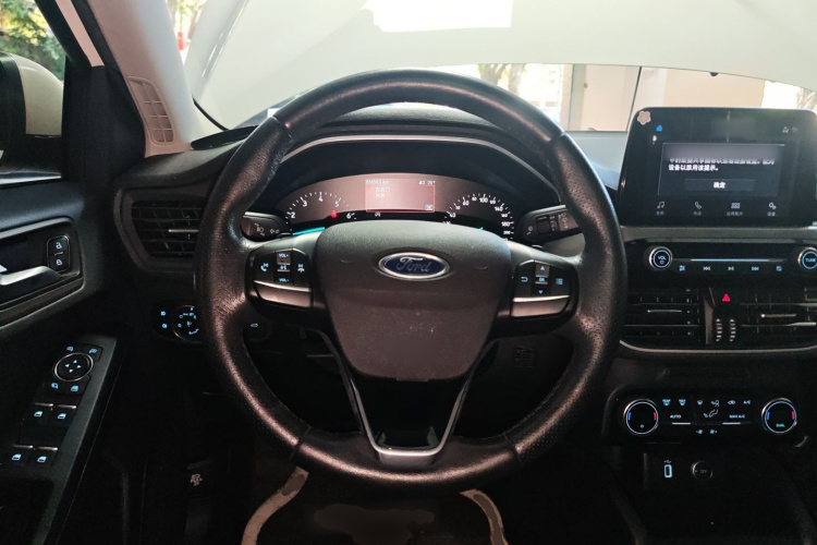 福特 福克斯 2020款 三厢 EcoBoost 180 自动锋潮型局部细节13