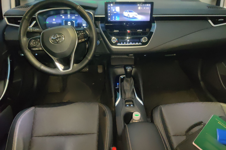 丰田 雷凌 2023款 智能电混双擎 1.8L 运动版中控内饰12