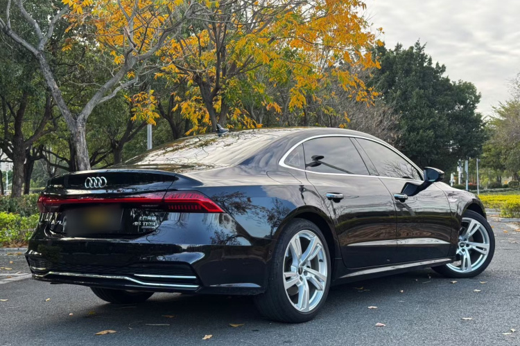 奥迪A7L 2022款 45 TFSI quattro S-line 见远型流晶套装车身外观6004