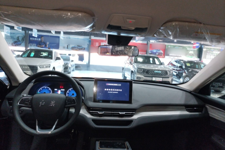 红旗E-QM5 2025款 500km 出行版中控内饰7002
