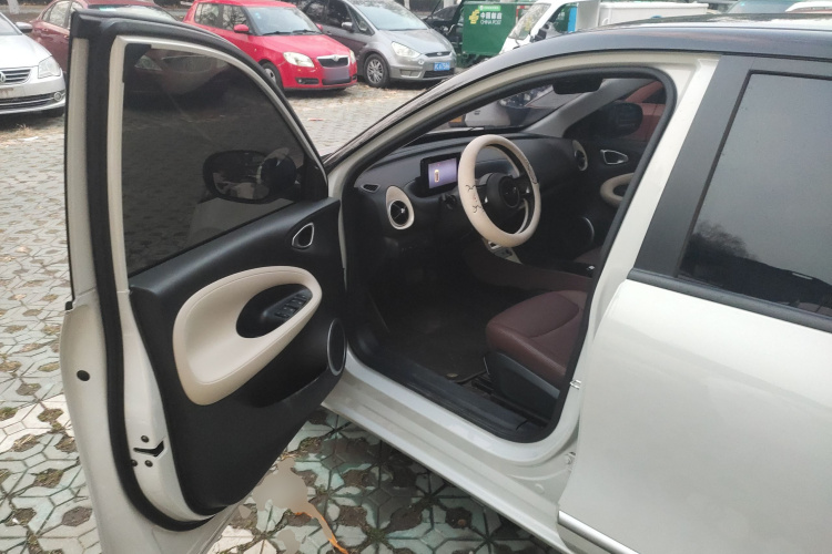 五菱汽车 五菱缤果 2023款 203km 轻享款中控内饰20