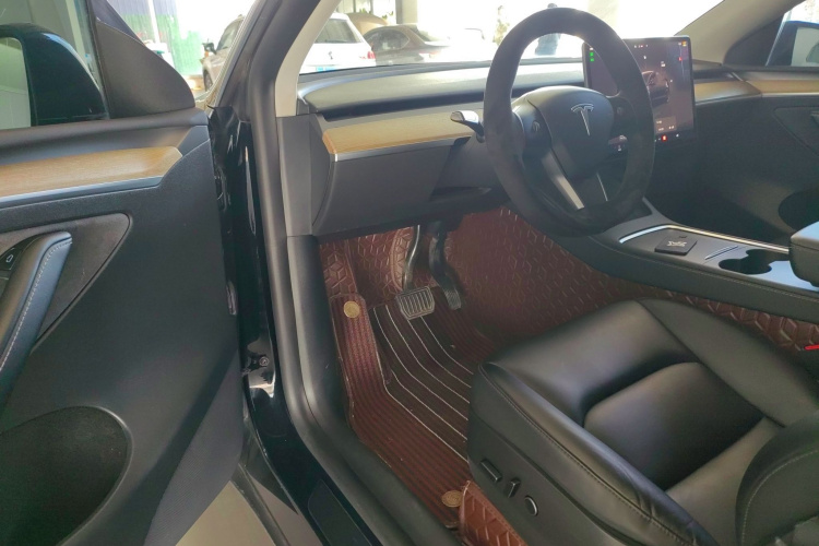 特斯拉 Model Y 2022款 改款 后轮驱动版中控内饰20