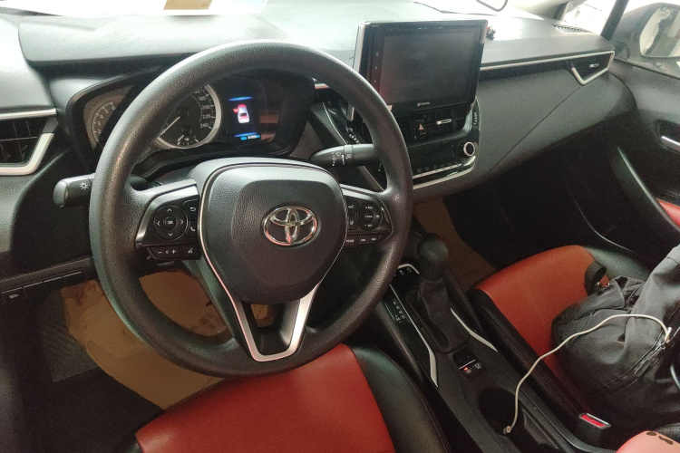 丰田 卡罗拉 2019款 1.2T S-CVT GL-i精英版中控内饰7002