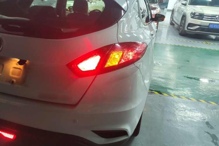 长安 逸动 2016款 XT 1.6L GDI 手动致酷型车身外观6001