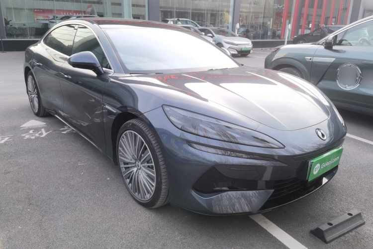 腾势Z9 2024款 1100km 四驱Ultra版车身外观3