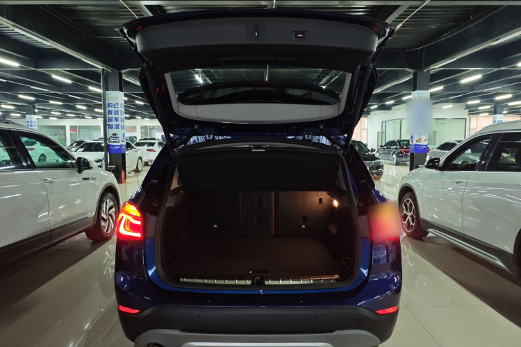 宝马X1 2019款 sDrive18Li 尊享型机舱底盘23