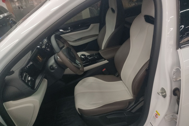 比亚迪 秦PLUS 2024款 荣耀版 DM-i 55KM领先型中控内饰19