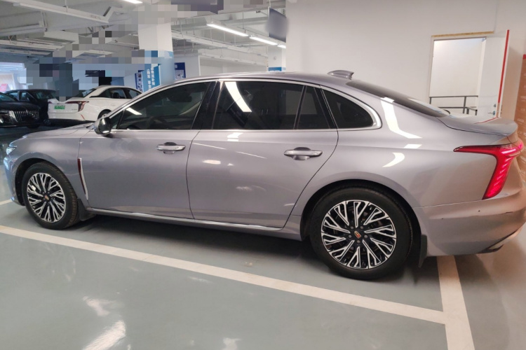 红旗H5 2024款 2.0T 自动智联旗畅版车身外观4