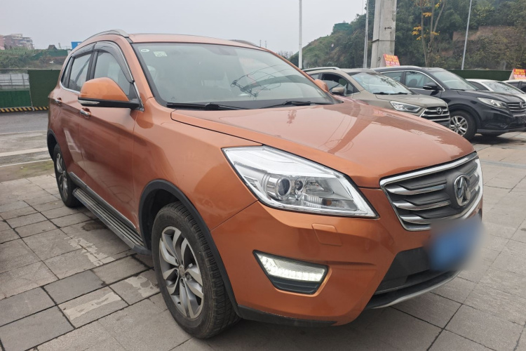 北汽威旺S50 2016款 1.5T CVT欢动尊贵型车身外观3