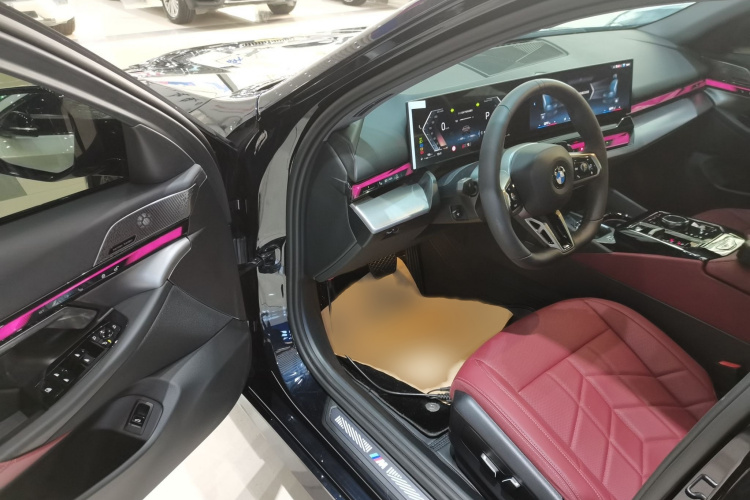 宝马5系 2025款 530Li 领先型 M运动套装中控内饰7003