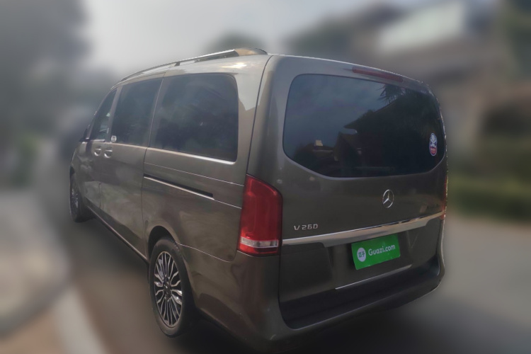 奔驰V级 2017款 V 260 领航版车身外观5