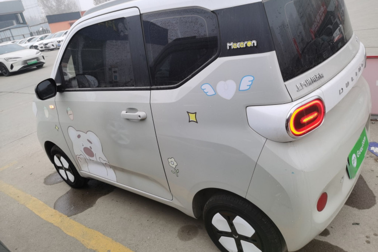 五菱汽车 宏光MINIEV 2024款 第三代 215km 进阶版车身外观4