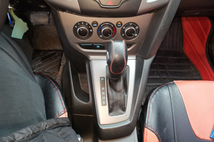 福特 福克斯 2012款 两厢 1.6L 自动舒适型局部细节18