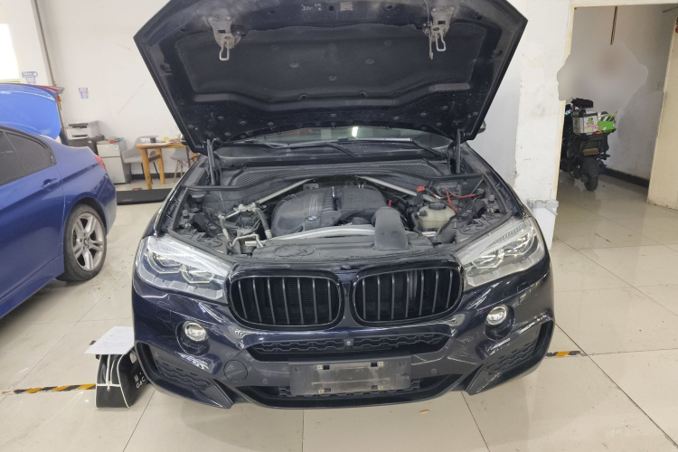 宝马X6 2019款  xDrive35i尊享型 M运动套装机舱底盘24