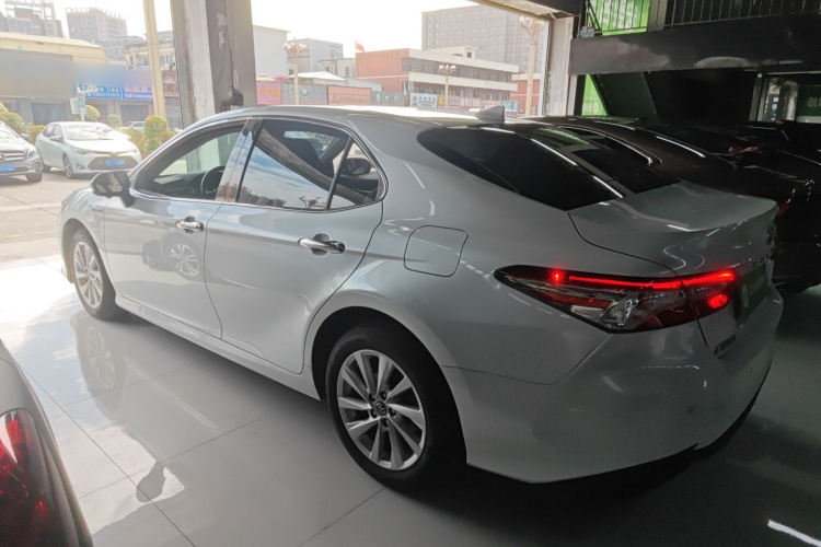 丰田 凯美瑞 2021款 双擎 2.5HGVP 领先版车身外观4