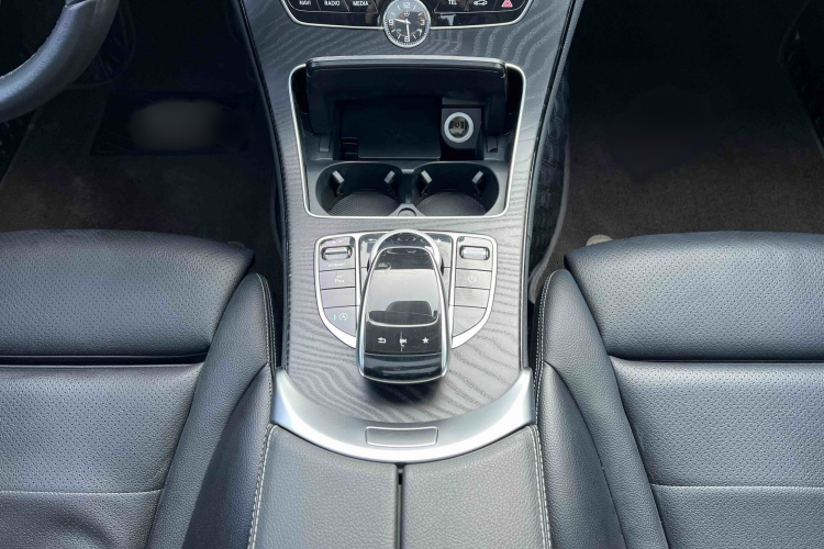 奔驰C级 2017款 改款 C 200 L 运动版中控内饰7004