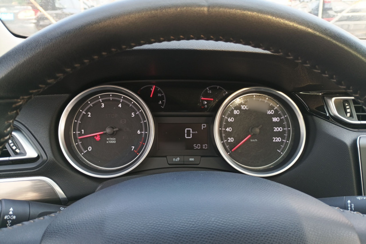 标致408 2015款 1.2T 自动豪华版局部细节14