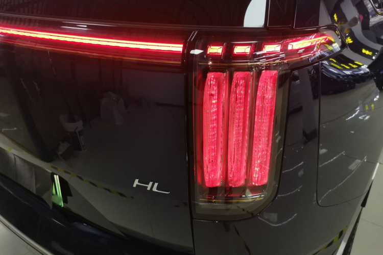 昊铂HL 2025款 700 Ultra六座四驱激光雷达版车身外观6006