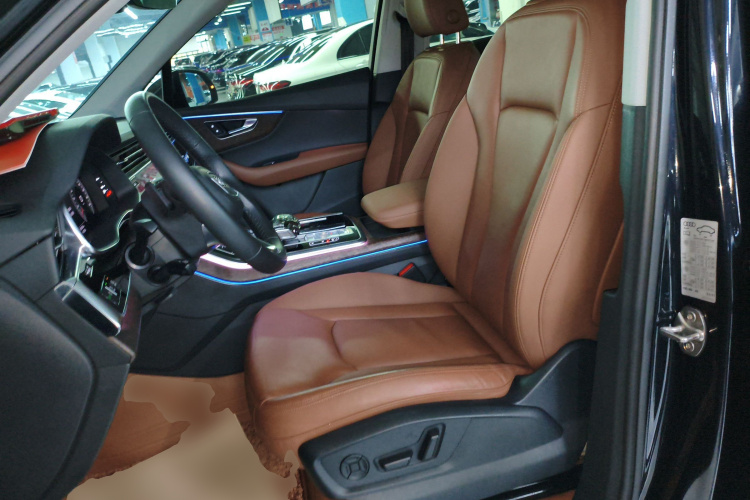 奥迪Q7 2021款 45 TFSI quattro S line运动型中控内饰19