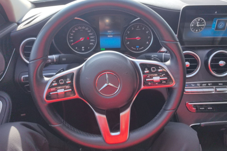 奔驰C级 2019款 C 260 L 运动版中控内饰13