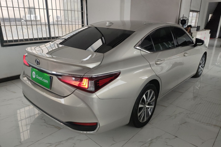 雷克萨斯ES 2020款 300h 卓越版车身外观7